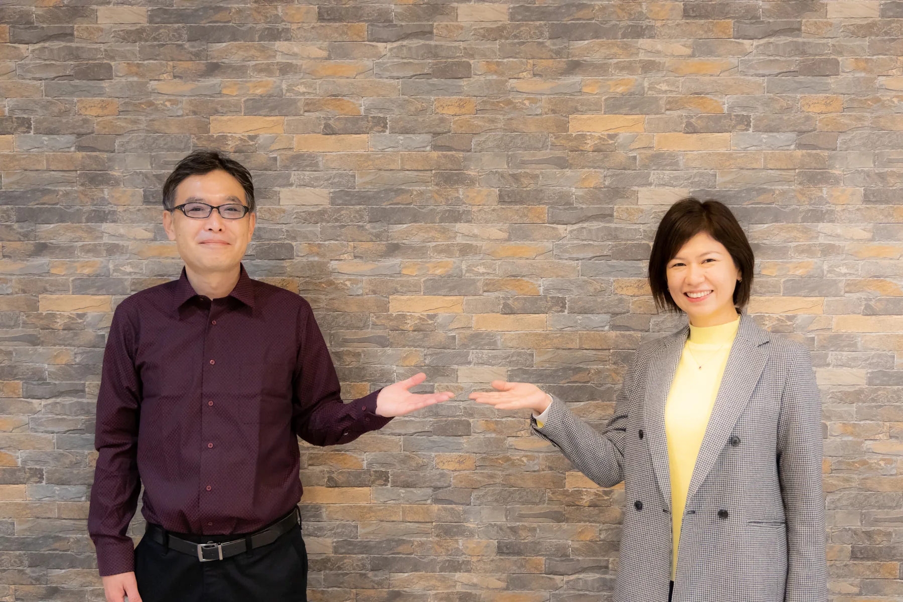 左に小堺桂悦郎、右に佐藤亜津子